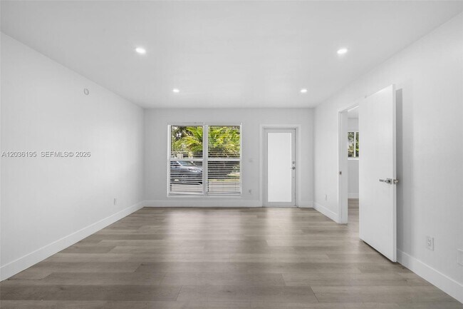 Foto del edificio - 5130 NE 17th Terrace