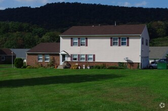 Building Photo - 640 Briar Manor