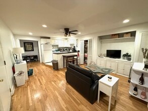 Building Photo - 239 Bloomfield St