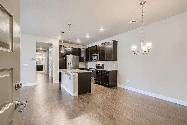Building Photo - Evolve Real Estate: Move-in Ready in West Arvada, Contemporary 3 Beds/2 Baths Condo!