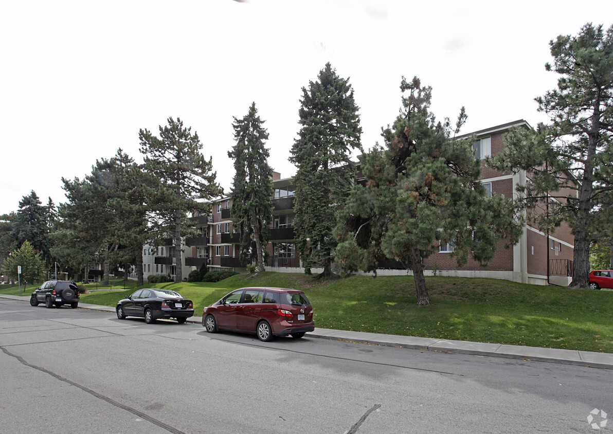 Building Photo - Green Meadows Apartments