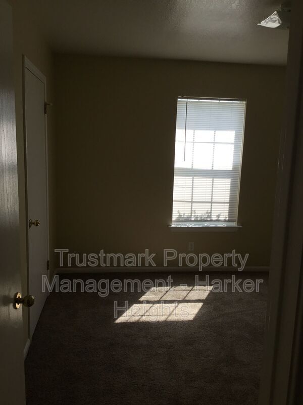 Building Photo - 1907 Windward Dr