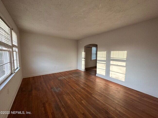 Foto del edificio - 1641 Larue Ave