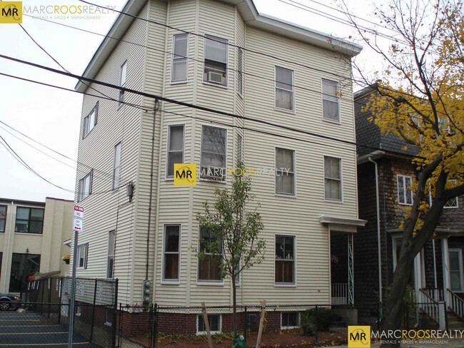 Building Photo - 230 Brookline St