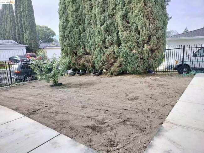 Foto del edificio - 1349 Alpine Dr