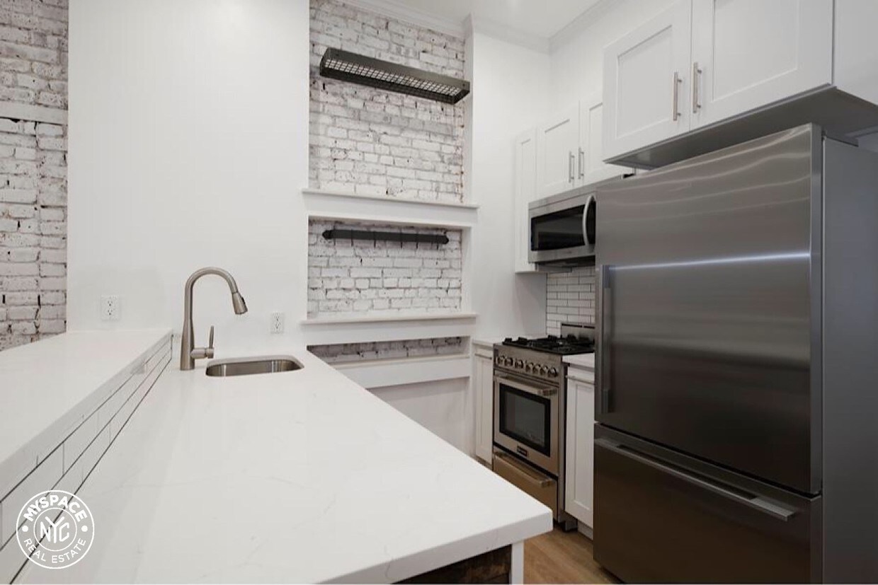 Foto principal - 637 Rogers Ave