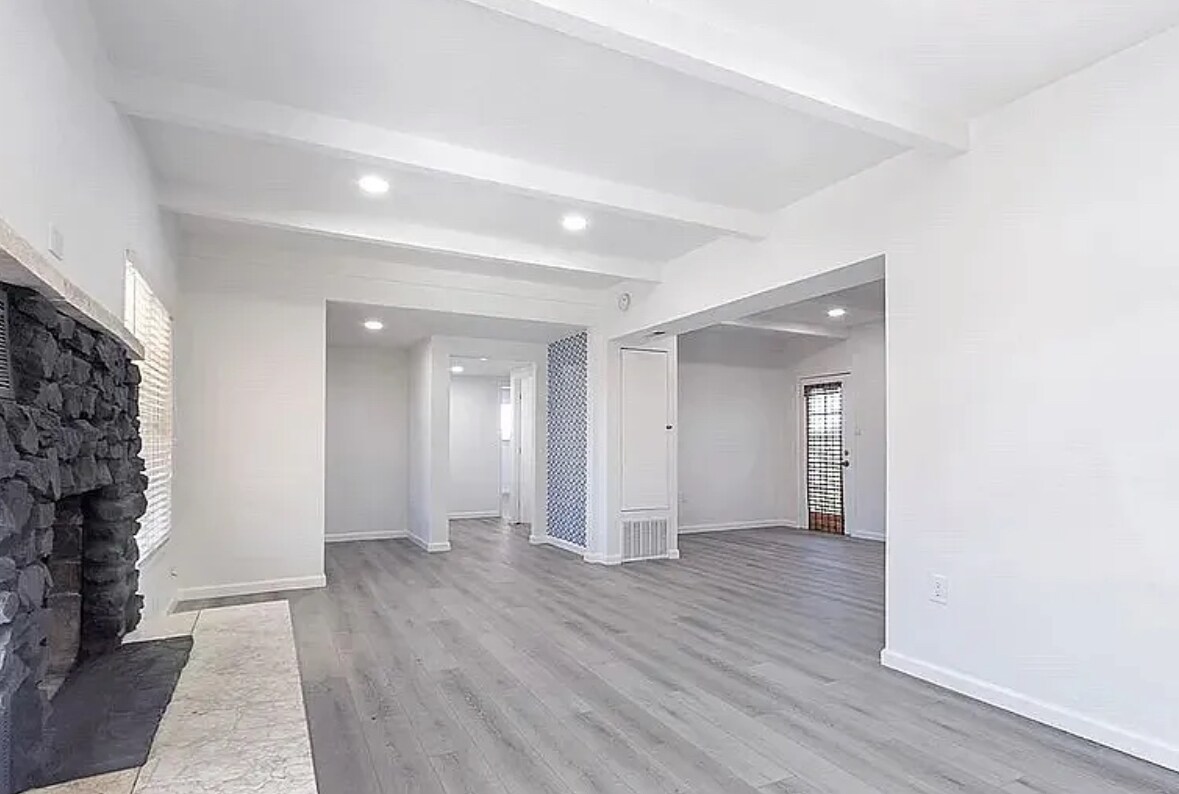 Sala de estar - 6435 Camarilla Ave