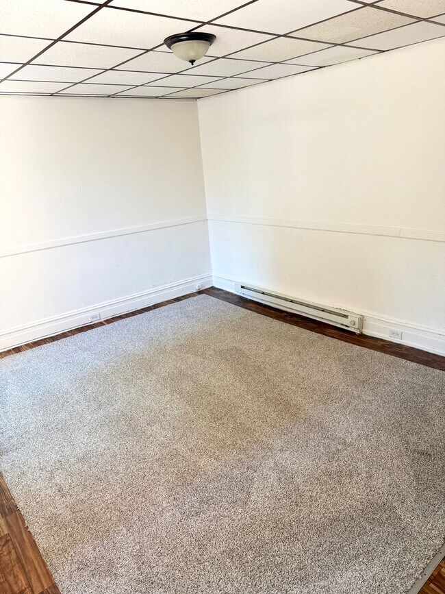 Foto del edificio - 2 Bedroom, 1 Bath First-Floor Apartment with Balcony & Private Entrance