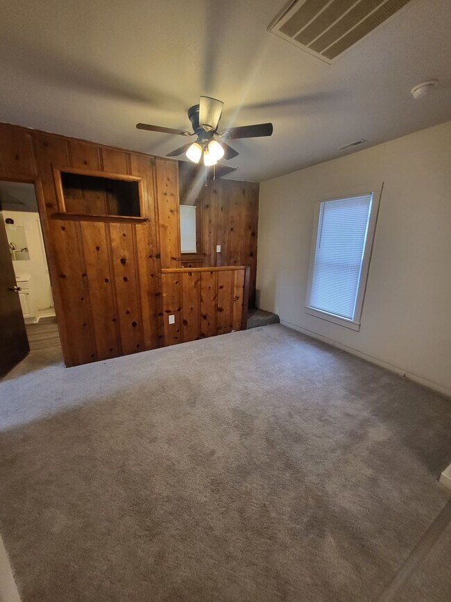 Building Photo - 2 Bedroom, Webb City!