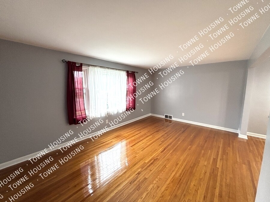 Primary Photo - 355 Tremont Ave