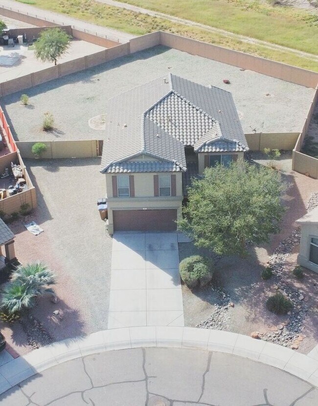 Foto del edificio - 4BR / 2.5BA Home with Expansive Lot – 2-Car Garage, Community Pools & Golf