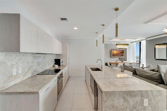 Foto del edificio - 501 NE 31st St