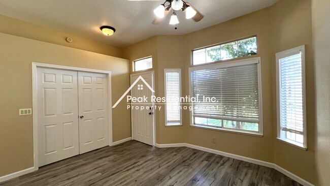 Building Photo - Wonderful 3bd/2ba Antelope Home with 2 Car...