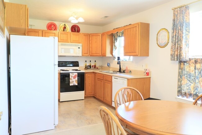 Building Photo - 610 Tealwood Dr