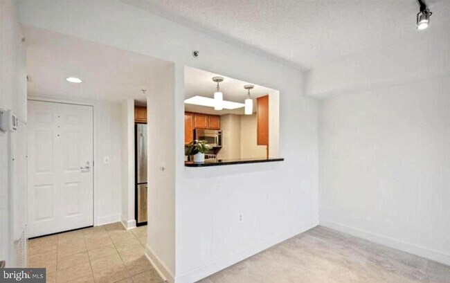 Foto del edificio - 11800 Sunset Hills Rd