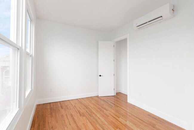 Building Photo - 120 Bowers St