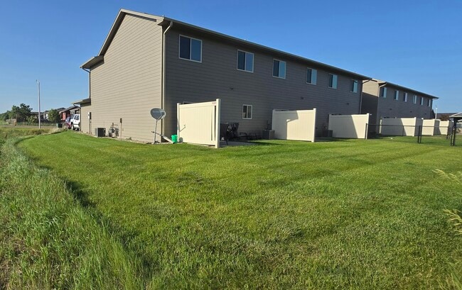 End unit, lawn on side and back accessed from kitchen patio door. - 8413 W 53rd St