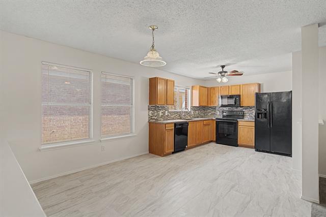 Foto del edificio - 1421 Knottingham Dr