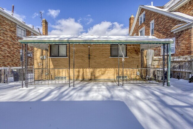 Building Photo - 11156 Outer Dr