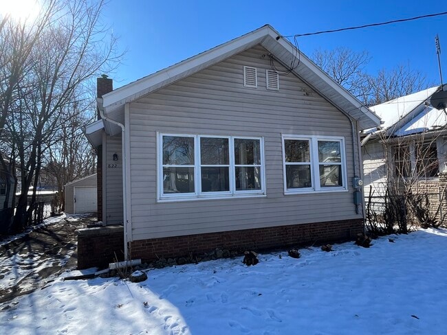 Building Photo - 822 E Virginia Ave