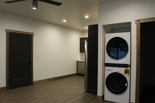 Building Photo - 573 S Teton Ave