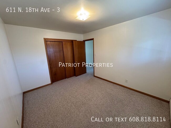 Foto del edificio - 2 Bedroom/ 1 Bathroom in West Bend, WI