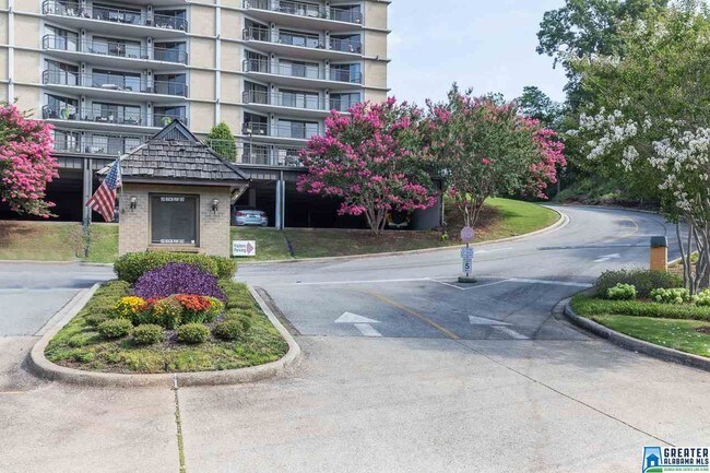 Foto del edificio - 1300 Beacon Pkwy E