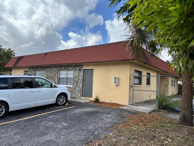 Building Photo - 931 SW 80th Ave