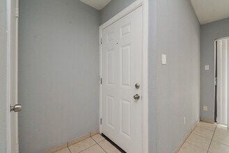 Building Photo - 9009 Richmond Ave