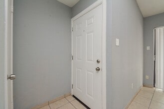Building Photo - 9009 Richmond Ave