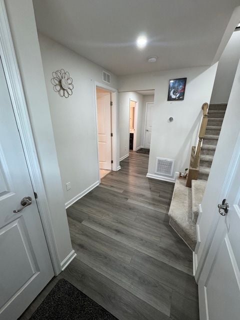 Foto del edificio - End unit 4 bedroom townhome!