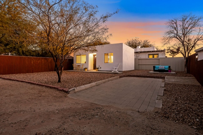 Photo - 1905 E 9th St House