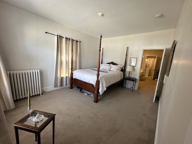 Foto del edificio - "Charming 1-Bedroom in the Heart of Roches...
