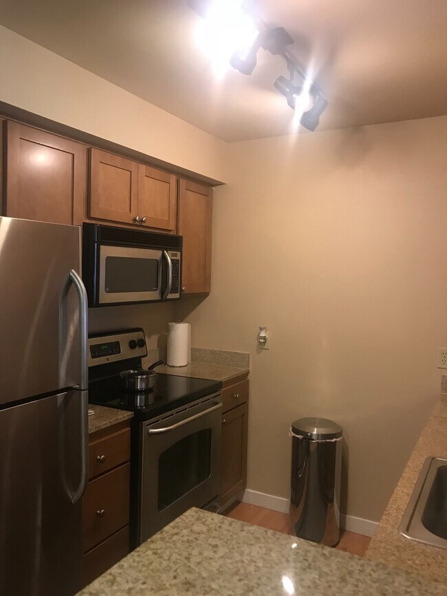 Building Photo - Clean & Updated Island Crossings One Bedro...