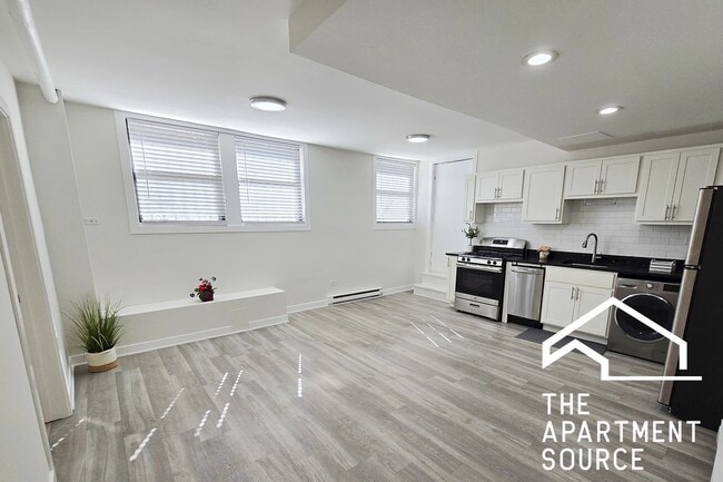 Photo - 732 W Roscoe St Apartment