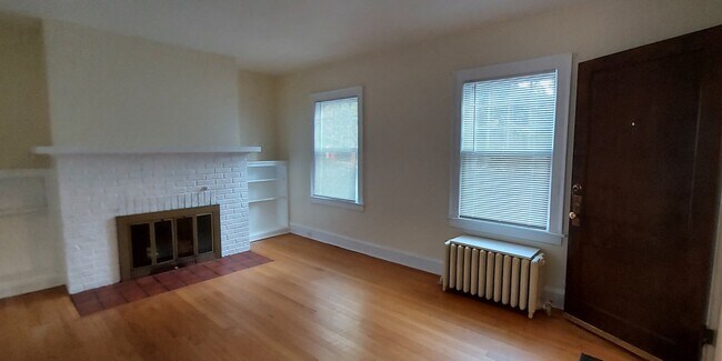 Building Photo - 610 N Sheridan Rd