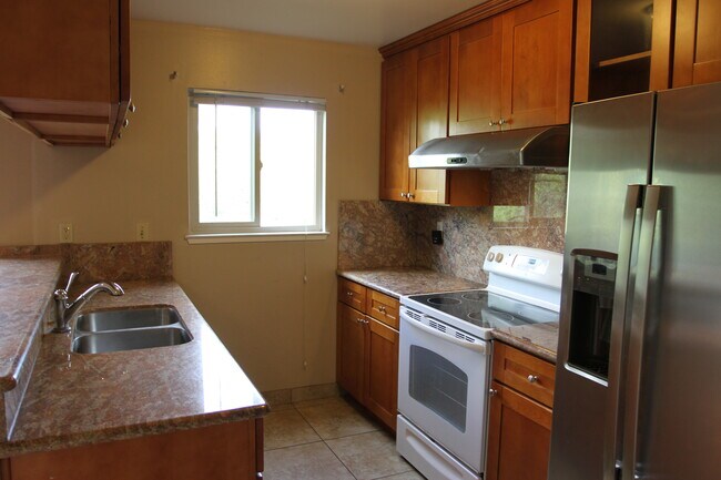 Building Photo - 10255 Oasis Ct