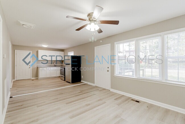 Building Photo - NOW OFFERING $250 OFF FIRST FULL MONTH IF ...