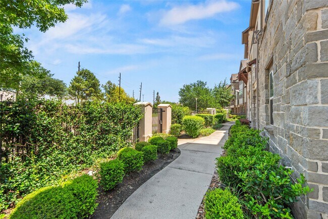 Foto del edificio - 9679 Towne Lake Pkwy