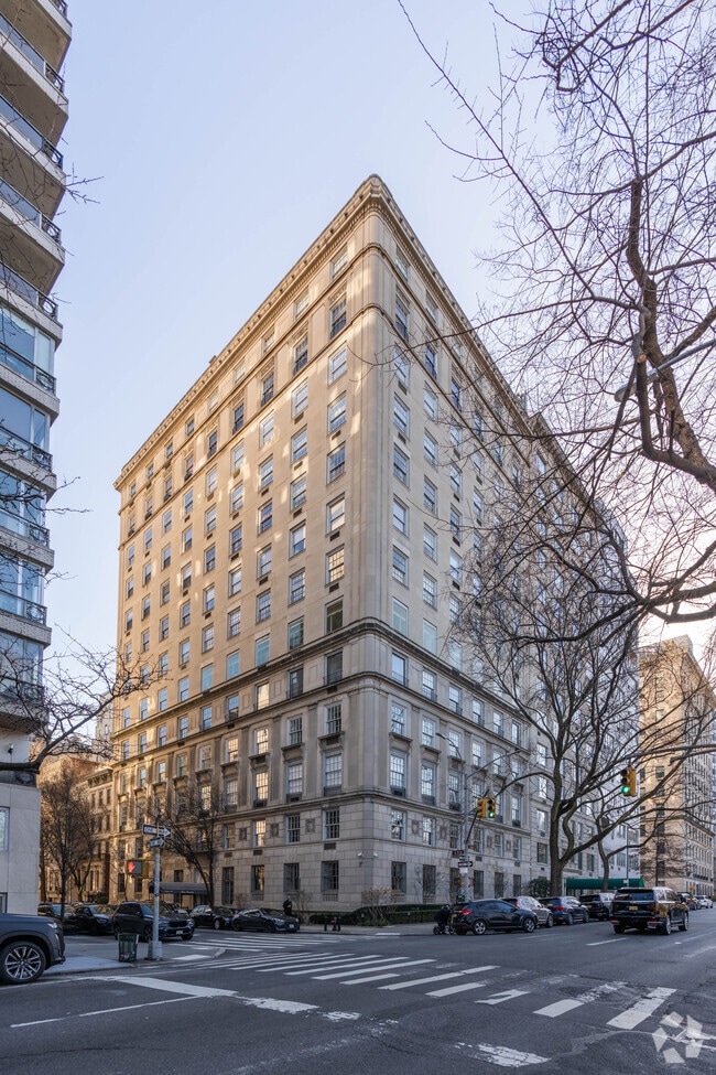 Building Photo - 920 Fifth Ave