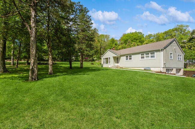 Building Photo - 19 Mohawk Dr
