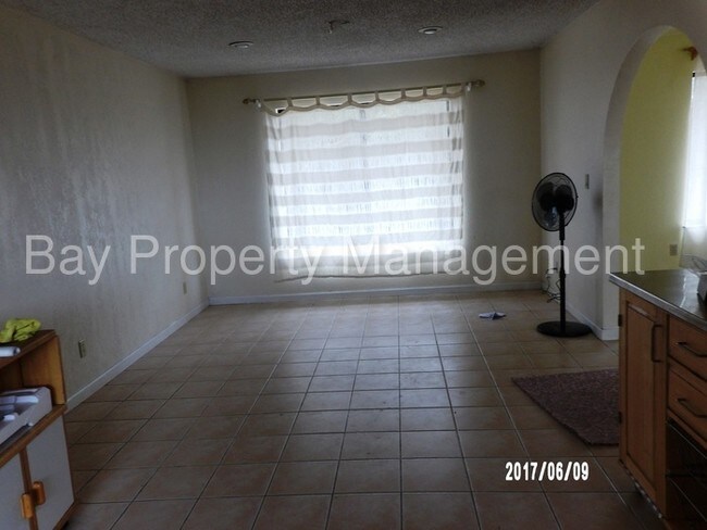 Foto del edificio - 745 Paradise Rd