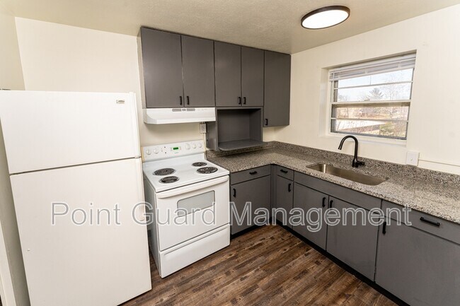 Foto del edificio - 1947 College Heights Rd