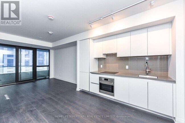 Photo du bâtiment - 4015 The Exchange