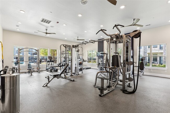 Foto del edificio - 14100 Will Clayton Pkwy