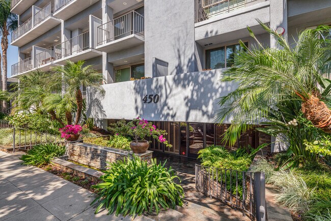 Front of Building - 450 S Maple Dr