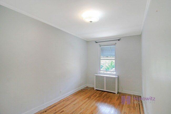 Foto del edificio - 33-17 Crescent St