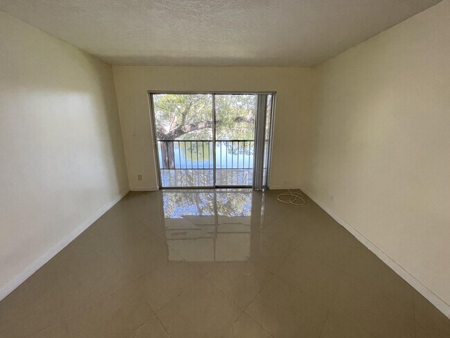 Foto del edificio - 7920 N Colony Cir