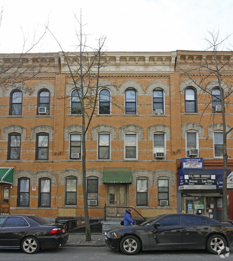 Building Photo - 806 Seneca Ave