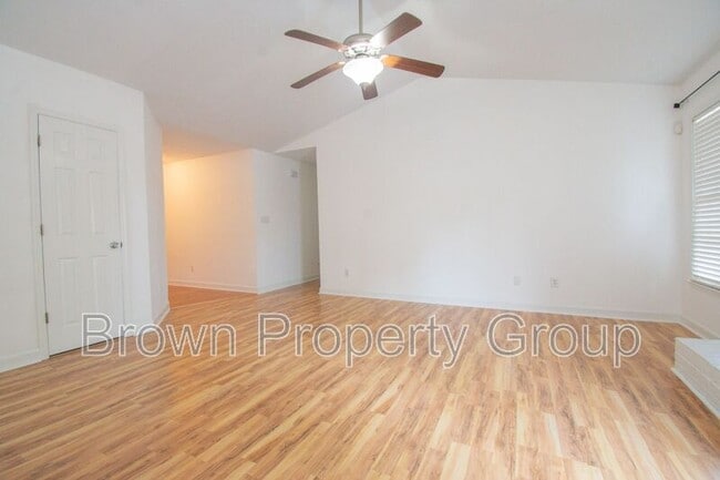 Foto del edificio - 633 Law Rd